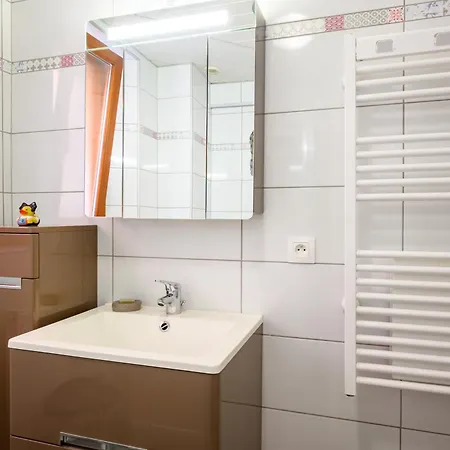 Le Nain Rouge Apartment