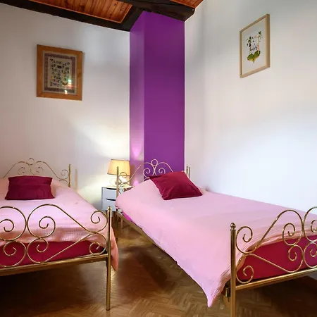 Le Nain Rouge Apartment