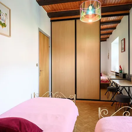 Le Nain Rouge Apartment *